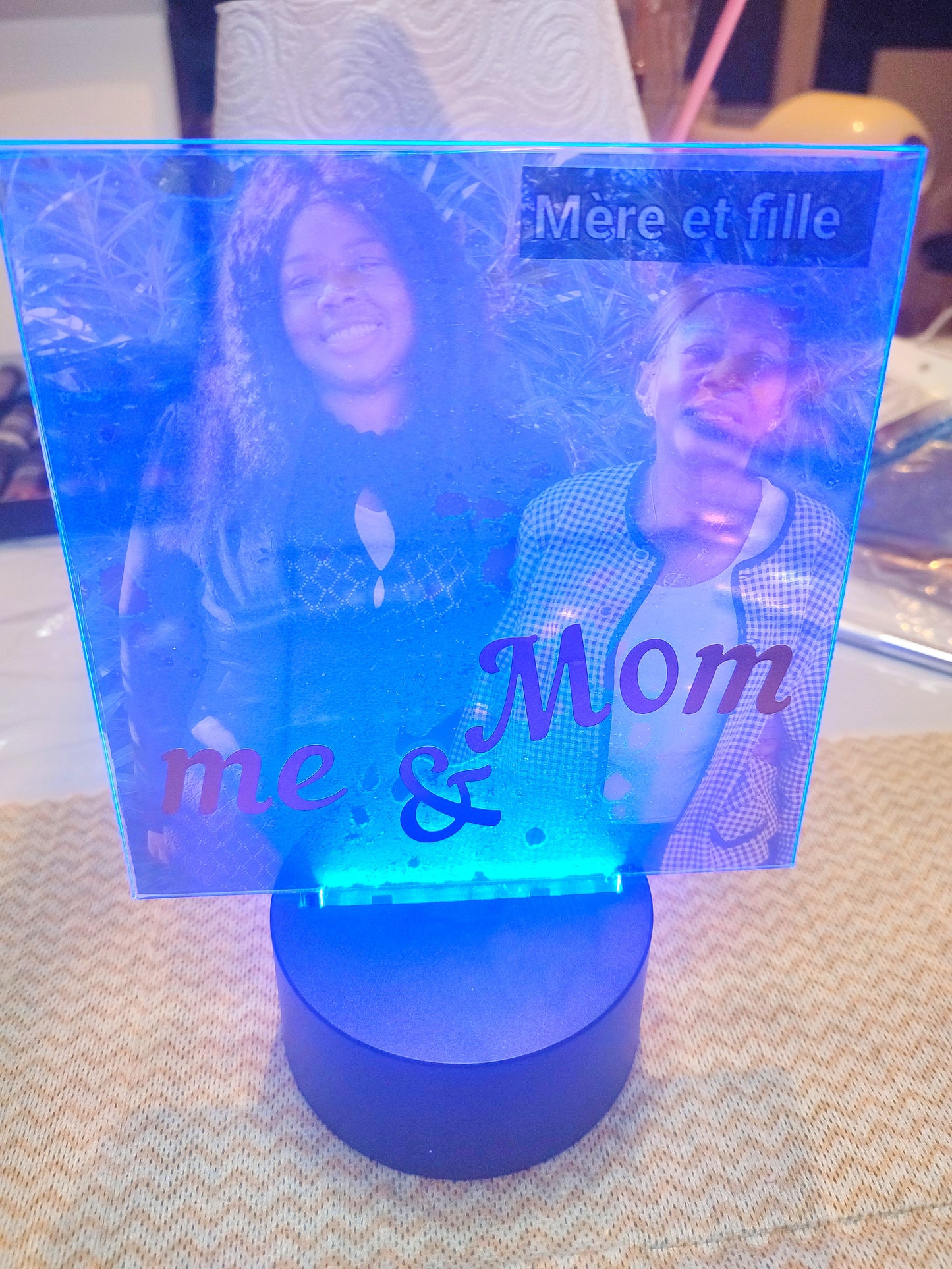 Light-up photo frame and photo night light "The Burst of Love in Light"