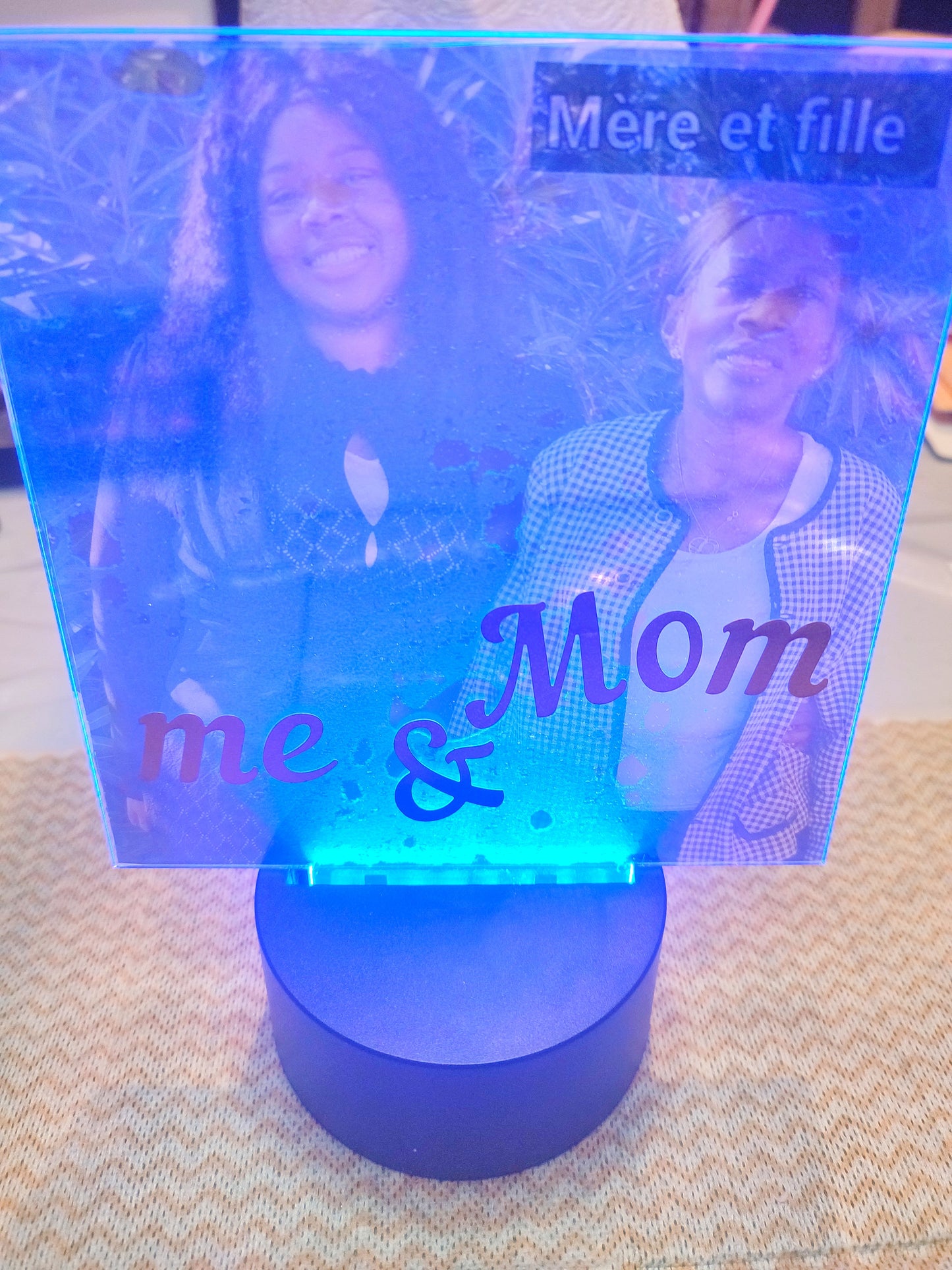 Light-up photo frame and photo night light "The Burst of Love in Light"