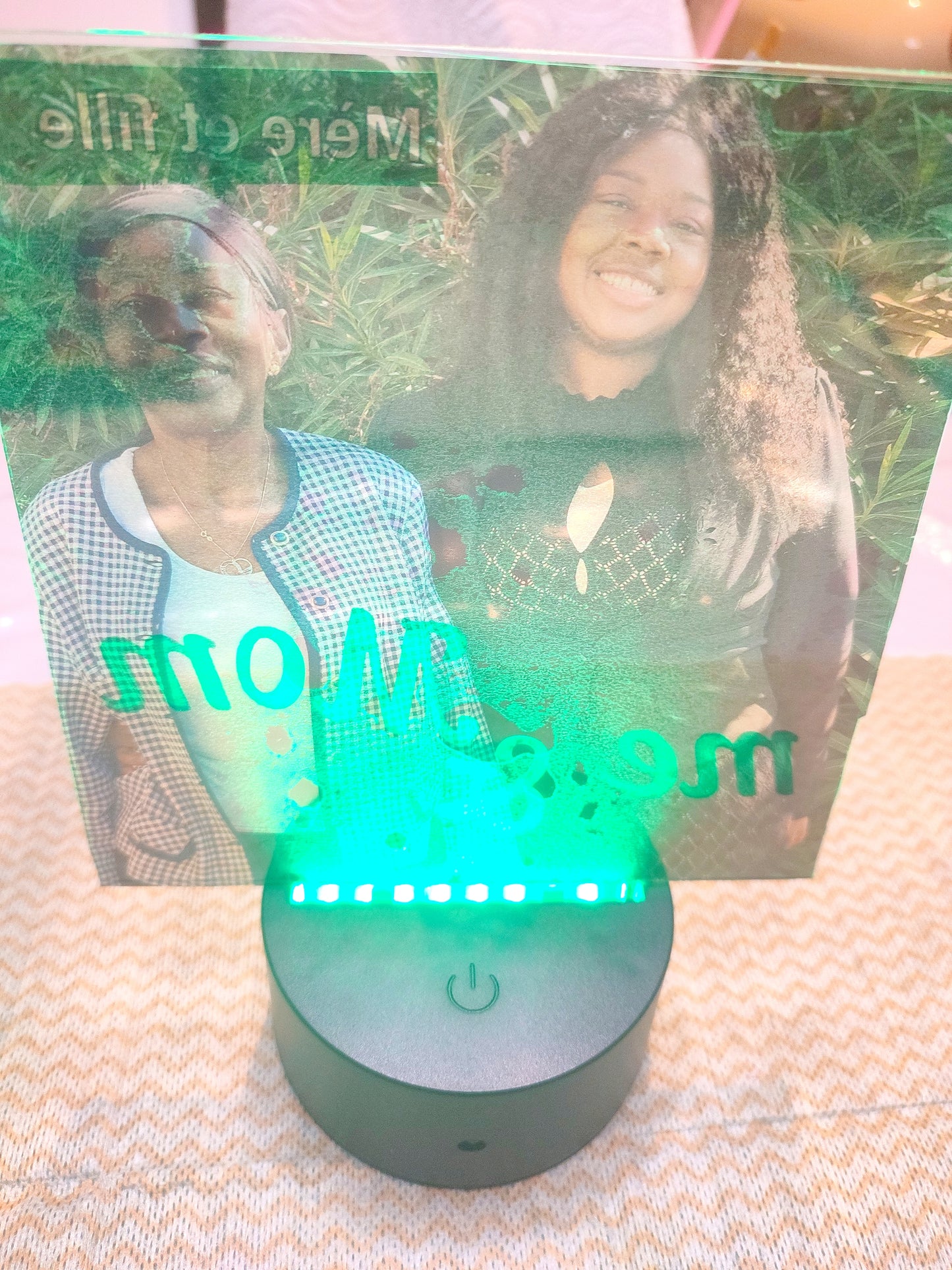 Light-up photo frame and photo night light "The Burst of Love in Light"